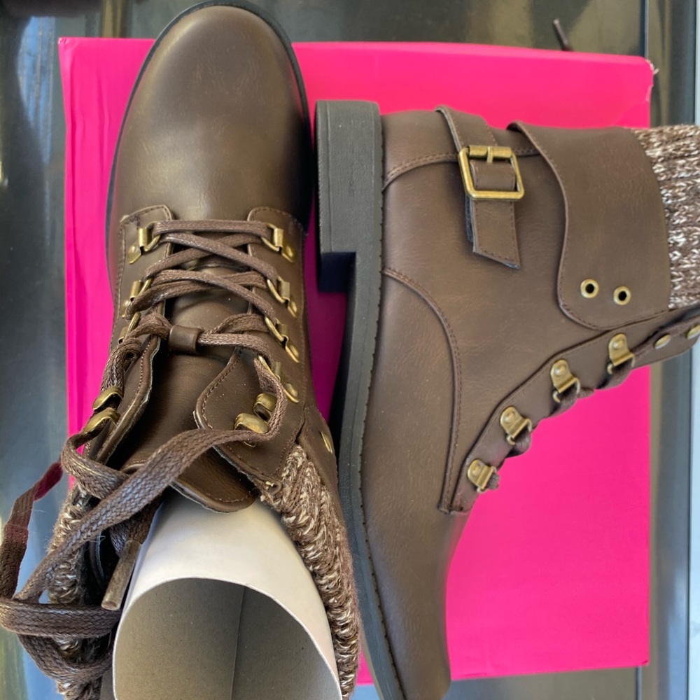 Women’s brown Dawn Sweater Cuff Boots size: 10 USA